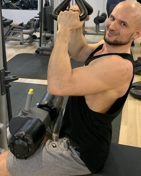 Алексей на тяге верхнего блока